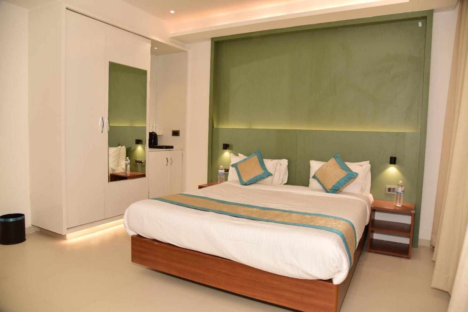 Hotel Sai Krishna شيردي المظهر الخارجي الصورة