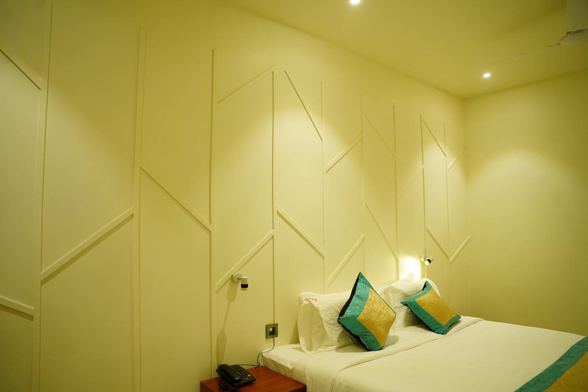 Hotel Sai Krishna شيردي المظهر الخارجي الصورة
